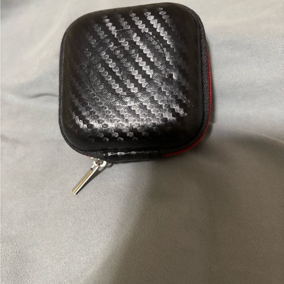 AirPods semihard case w/ small and large ear grips - Picture 6 of 6